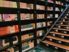 -钟书阁(松江泰晤士小镇店)