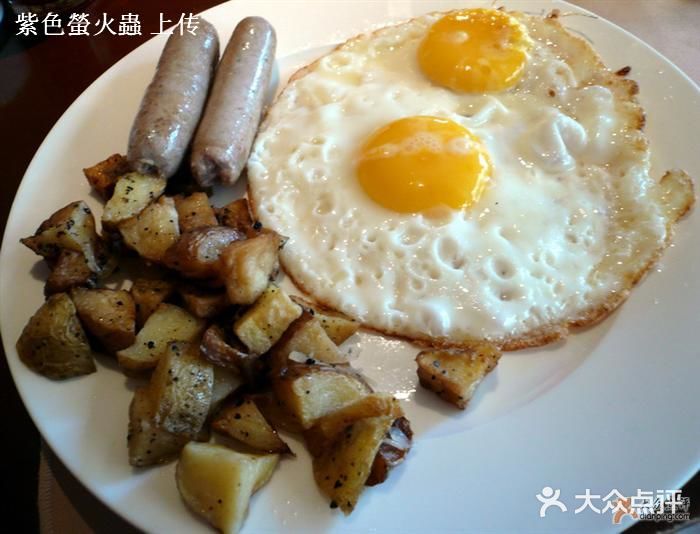 凯文咖啡西餐厅 早餐 两面煎蛋及早餐肠图片 