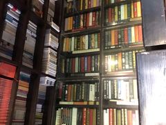 -钟书阁(松江泰晤士小镇店)