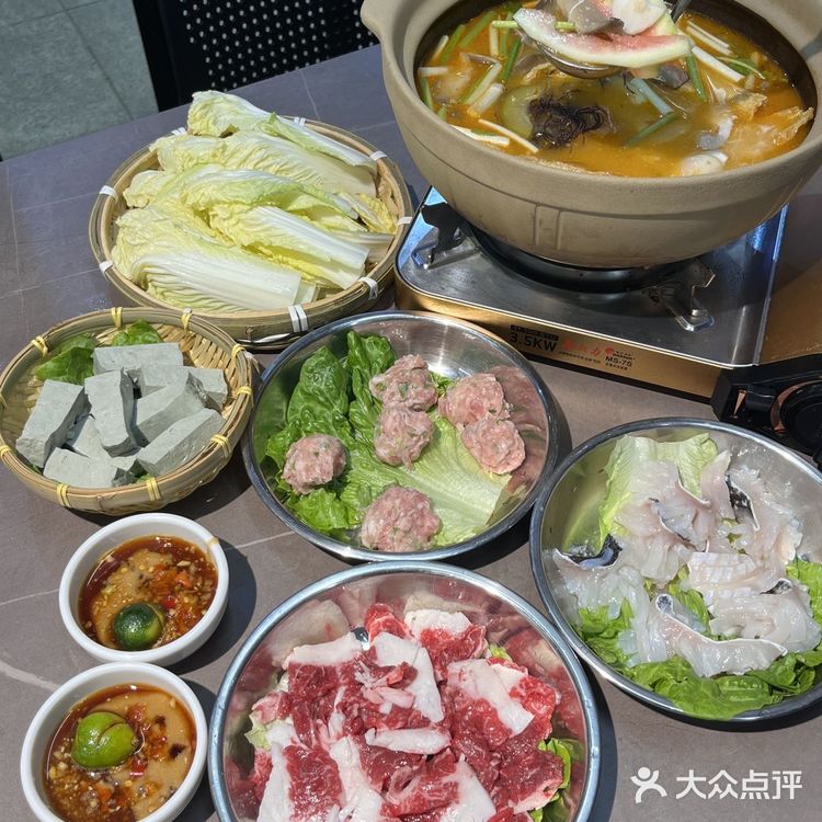 不愧是上海，韩国街上的这家糟粕醋火锅好吃😋惨了  