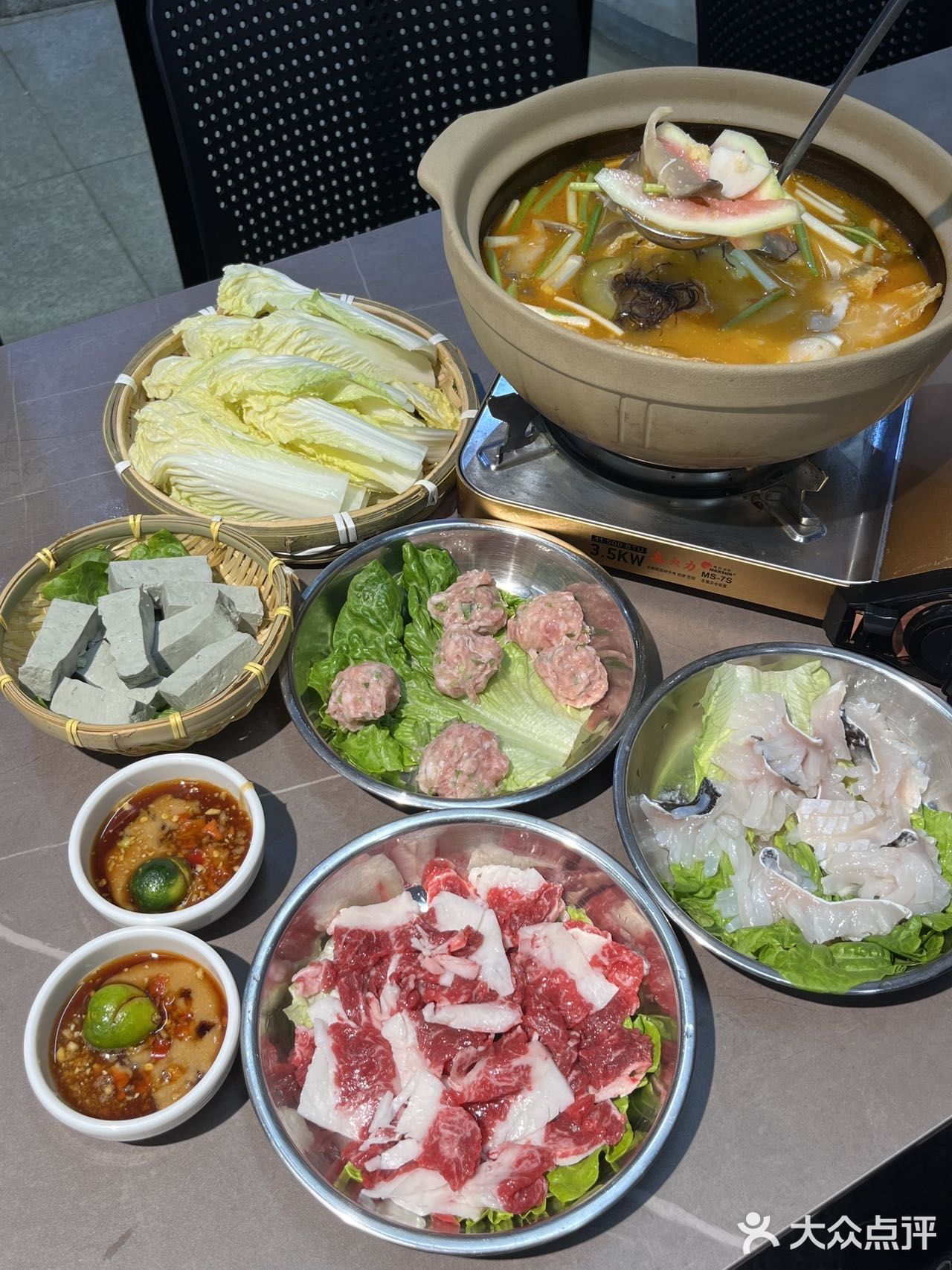 不愧是上海，韩国街上的这家糟粕醋火锅好吃😋惨了  