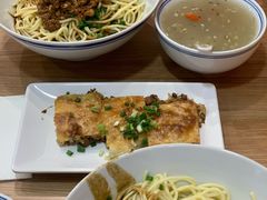 -王拐拐热干面·武汉三鲜豆皮(徐家汇店)