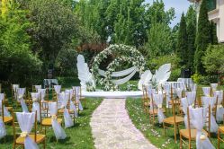 -花轿喜屋婚礼策划