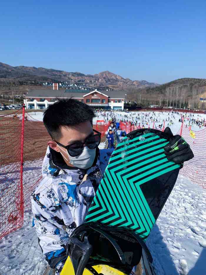 青岛融创藏马山滑雪场