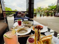 -亚龙湾喜来登·美景台大堂吧