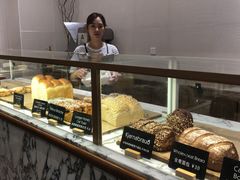 面包甜点陈列柜-WHEAT&BAKER-麥(凯德来福士店)