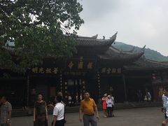 -峨眉山报国寺