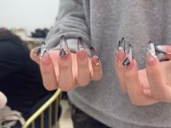 -尤米一站式美甲美睫