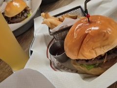 -BOURBON 玻本美式餐厅酒吧(虹桥新天地店)
