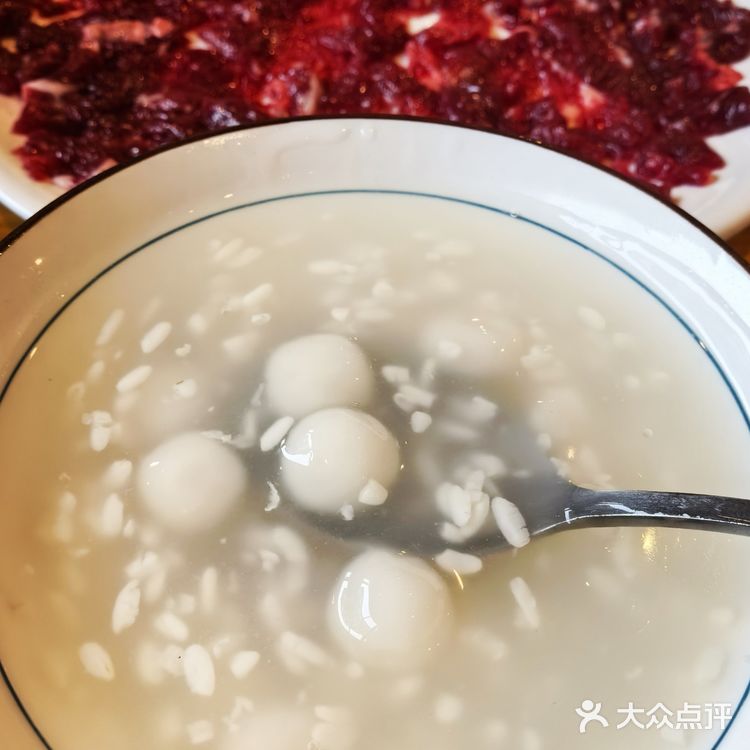 这一口酸汤火锅吃一次想三天🥹