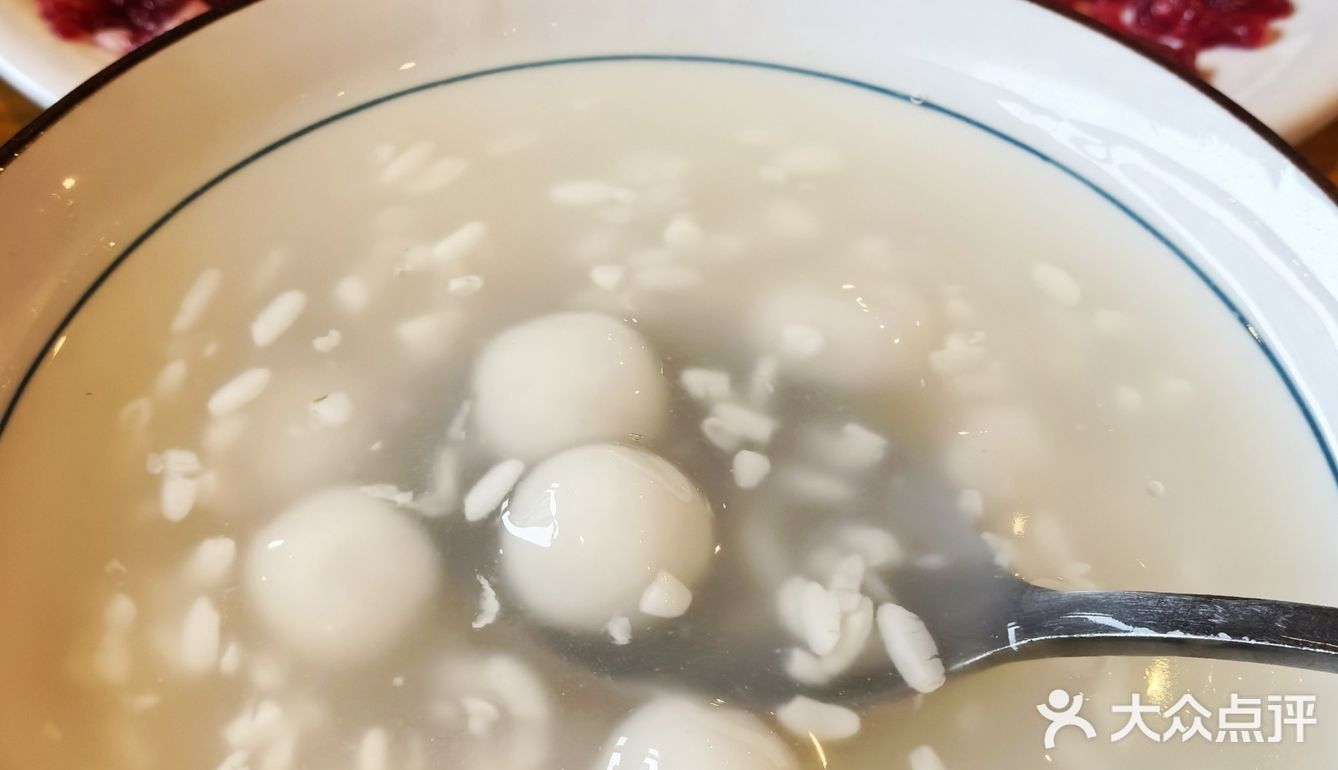 这一口酸汤火锅吃一次想三天🥹