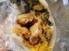 咸蛋黄肉松糖粉年糕团-上海虹口糕团(福州路店)