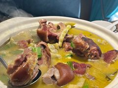 -帅巴人舅母子腊蹄民俗村