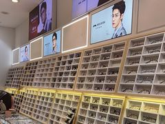 -沫芮眼镜·蔡司官方授权店(人民广场店)