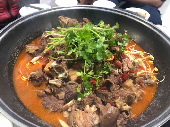 一品羊火锅-"老板实在,据说羊肉是当地黑山羊,肉质鲜美.