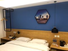 -大连米朵精选酒店(人民路港湾广场地铁站店)