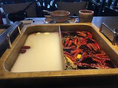 -尚尚仙·酸汤猪手·猪肚鸡火锅(华联万柳购物中心店)