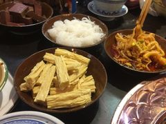 -巴四老城区炭火蛙锅(张江店)