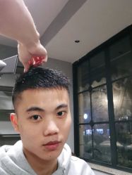 -苑苑发型设计