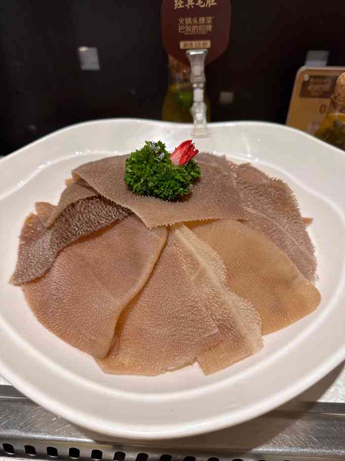 巴奴毛肚火锅(九洲店)-"环境很好,菜品也新鲜,服务小哥凯凯的服务.