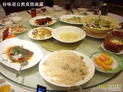 年夜饭，面前是金沙牛肉-阿锋鲍鱼酒家美食汇(华安店)