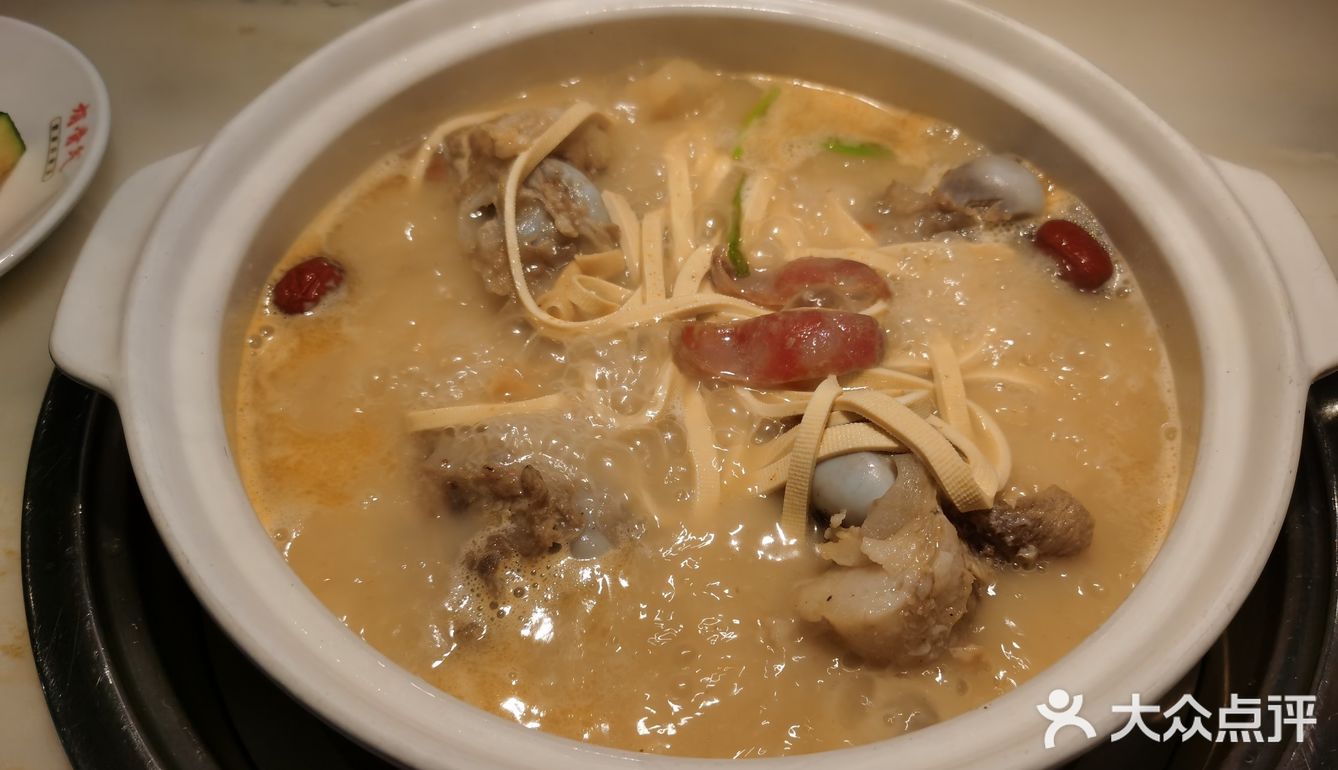 骨头煲不错，套餐也很划算，两个人吃很饱