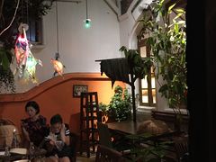 一层院里的餐桌-Cuc Gach Quan Restaurant