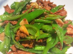 辣椒炒肉-佬麻雀·剁椒鱼头(京基KK One店)