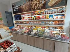 -来伊份(我格广场武宁路店)