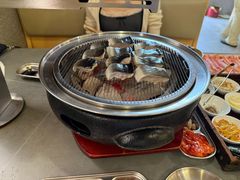 -围炉肉舍•炭烤活鳗•丹东海鲜烤肉(步行街店)