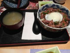 生牛肉温泉蛋饭-板长寿司(铜锣湾店)