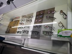 -提一眼镜·蔡司·依视路(小寨店)