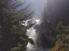 -阿萨巴斯卡瀑布观景点