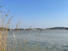 -亮河湾山庄