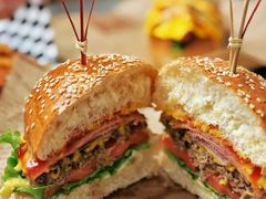 芝士培根和牛汉堡-漪龙台·B26 Rooftop Lounge