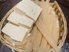 -四小区火锅·巷子里的重庆火锅(花照壁店)
