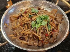-帅巴人舅母子腊蹄民俗村