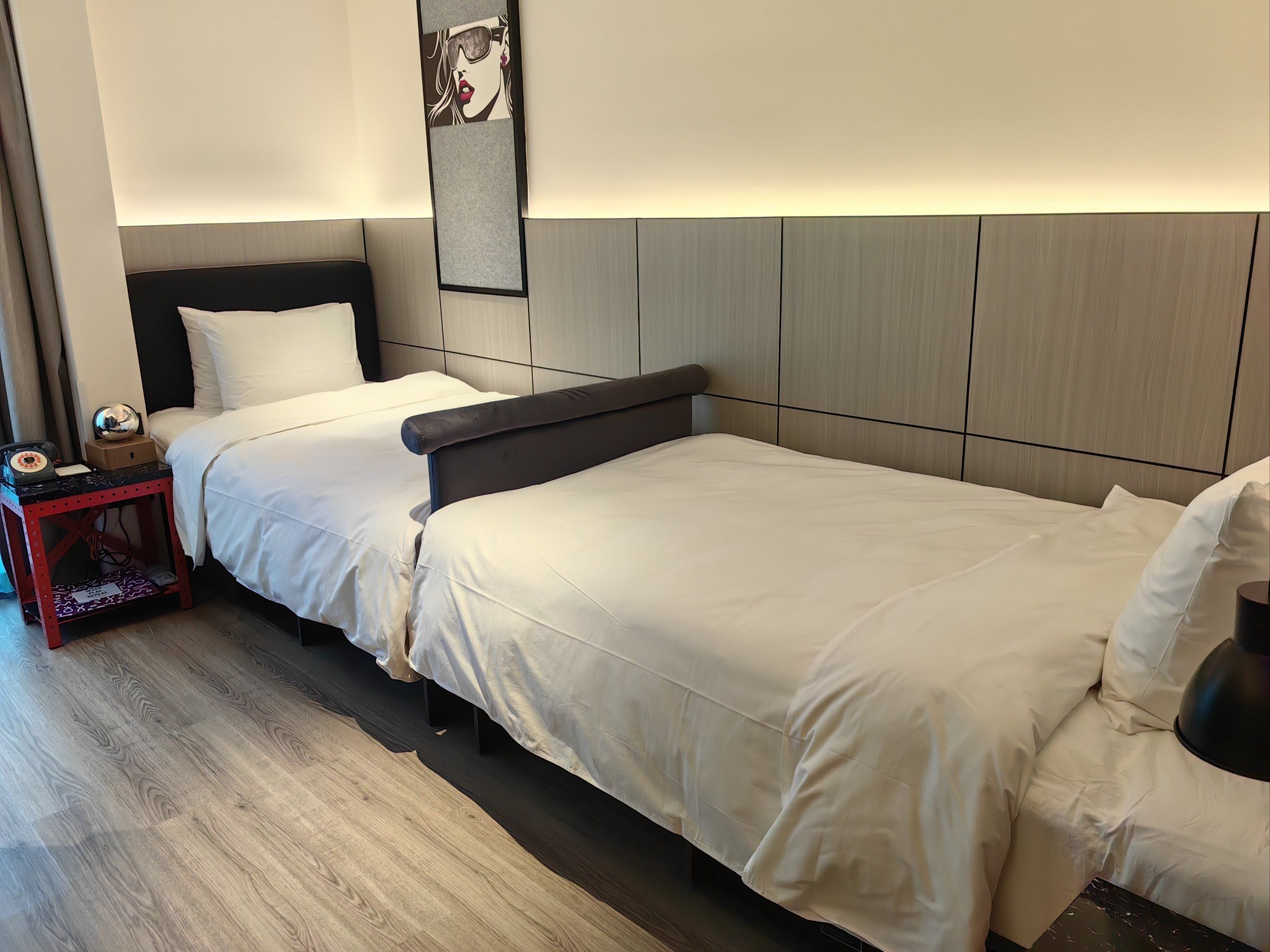 这双床房房间布局放全世界都独一无二吧