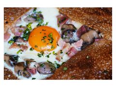 鸡蛋蘑菇熏肉荞麦可丽饼-RAC BAR(安福路店)