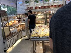 面包甜点陈列柜-龙兴·动物奶油生日蛋糕(龙北店)