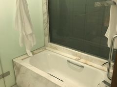 -上海滴水湖皇冠假日酒店