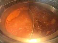 番茄鸳鸯锅-小龙坎老火锅(北京三里屯店)