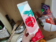 生牛乳草莓奶-盒马鲜生(杨高南路店)