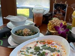 -Chom Cafe and Restaurant