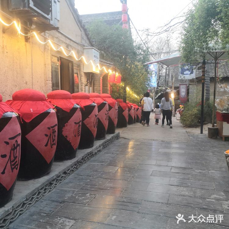 下午5点从咸阳出发，到6点整正好一个小时到袁家村