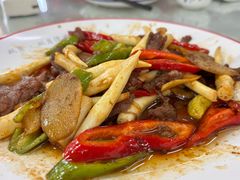 泡椒藕尖牛肉-双月饭店·20年老字号(新村店)
