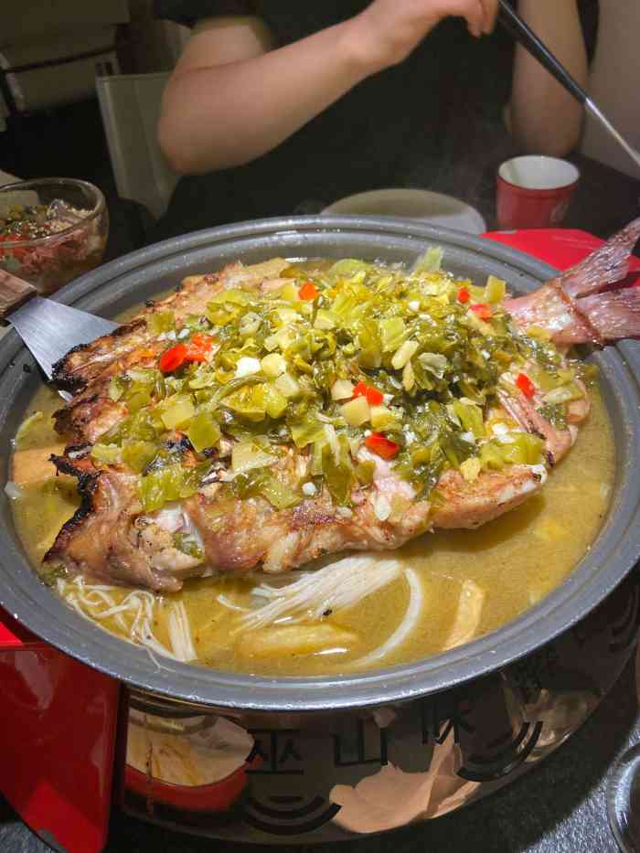 江边城巫山烤鱼(茂业天地店)-"是被朋友带去吃的,她前一天也吃了这家