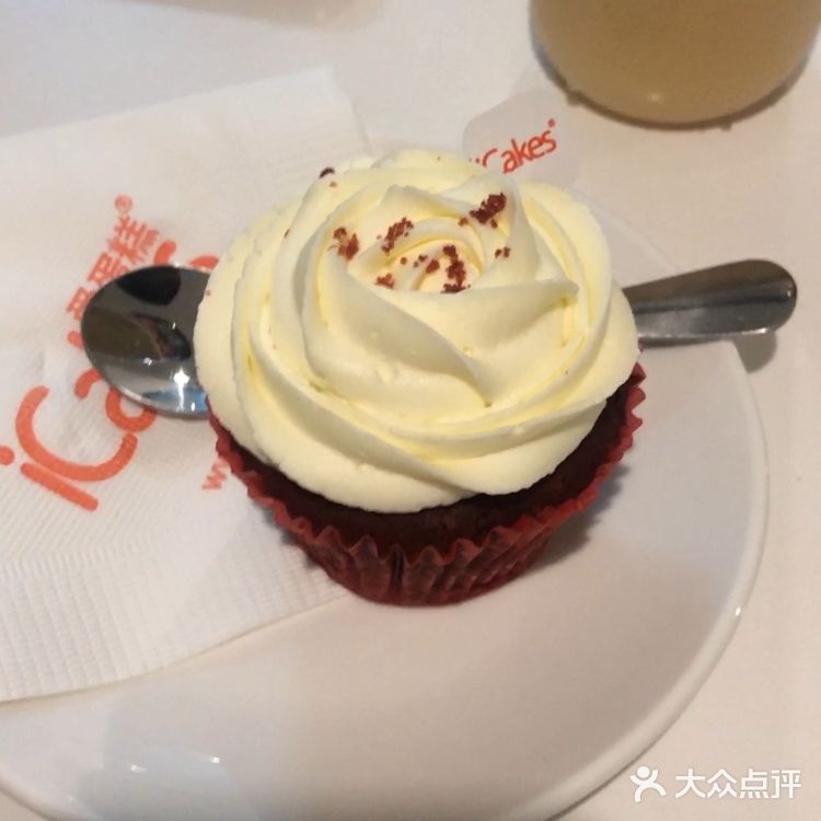 红丝绒mini蛋糕 9分，咸奶油味道刚好