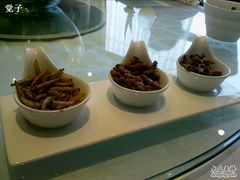 虫子拼盘，有点吓人-一品滇香·云南菜(公益西桥店)