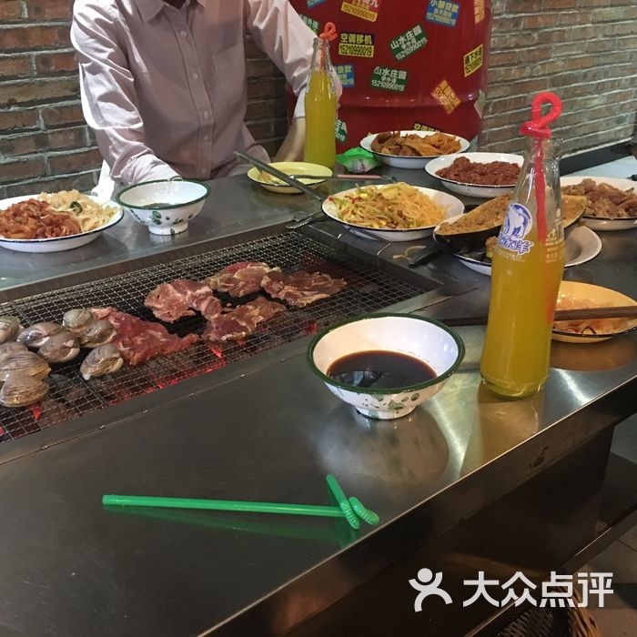 馬路牙子地桌烤肉